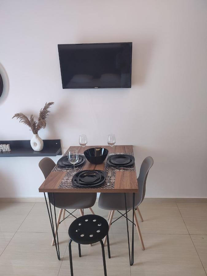 סרנדה Apartments Sadiku With Sea View מראה חיצוני תמונה