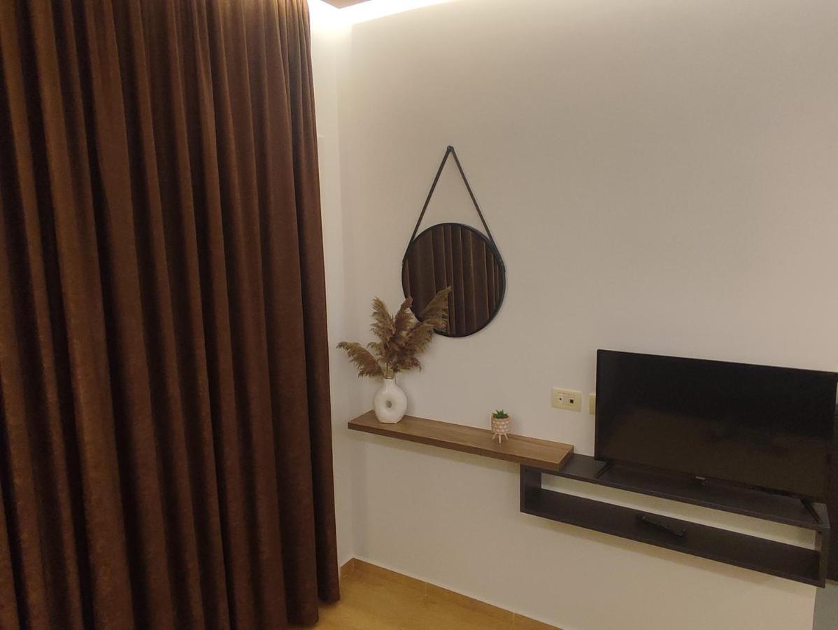 סרנדה Apartments Sadiku With Sea View מראה חיצוני תמונה