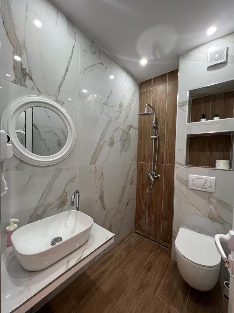 סרנדה Apartments Sadiku With Sea View מראה חיצוני תמונה