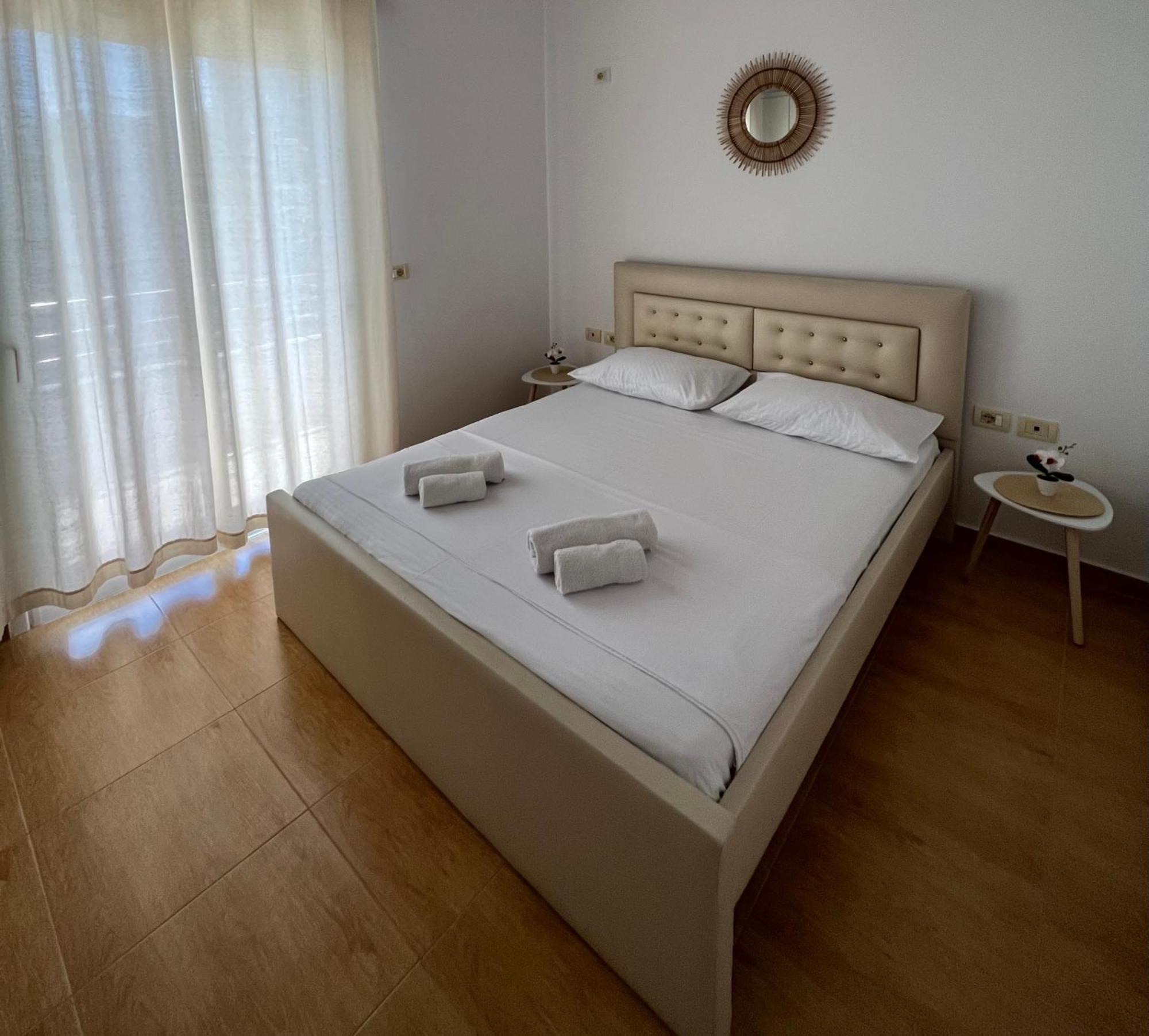 סרנדה Apartments Sadiku With Sea View מראה חיצוני תמונה