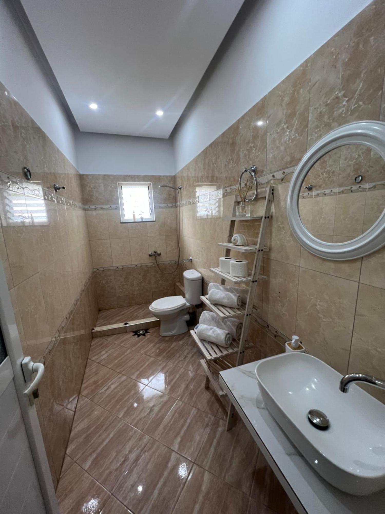 סרנדה Apartments Sadiku With Sea View מראה חיצוני תמונה